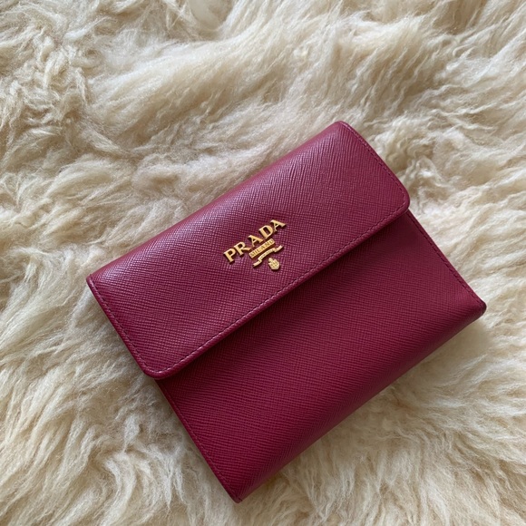 Handbags - 🦋Prada🦋 Saffiano Leather Wallet